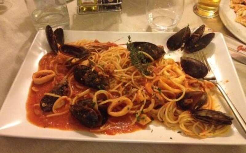 Zuppa di cozze gigante con 15 cozze, specialità di Al Bacio Bergamo
