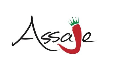Interno della pizzeria Assaje con forno a legna