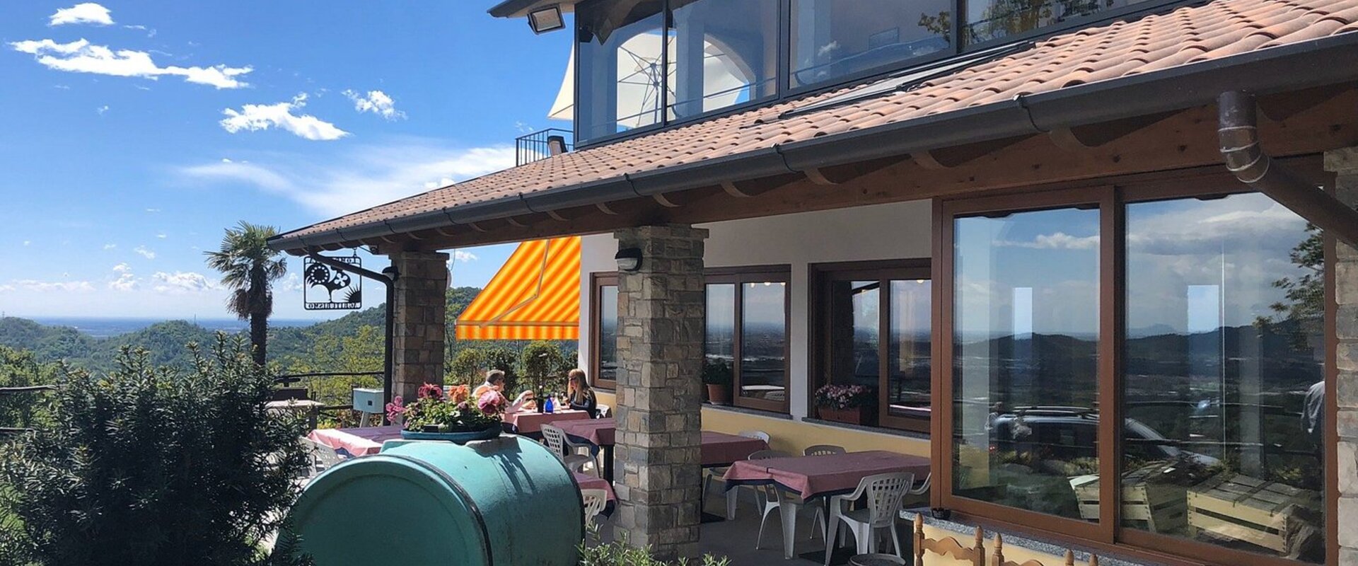 Azienda Agricola del Battista a Palazzago, cascinale rurale con vista sulle colline