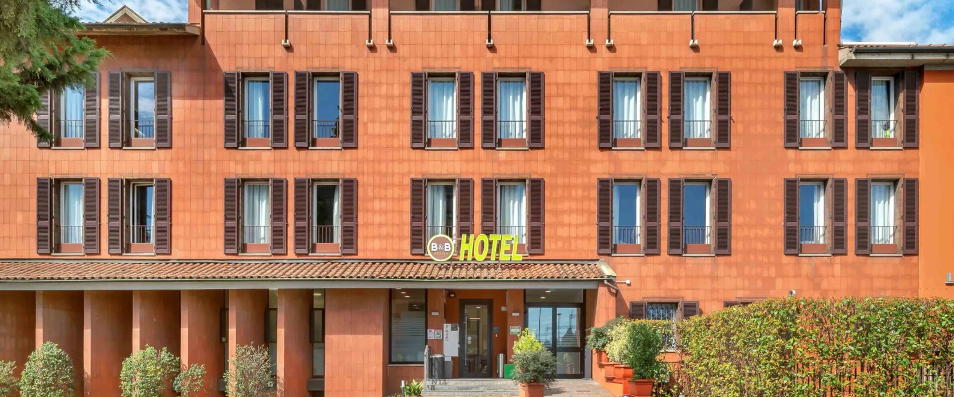 B&B Hotel Bergamo City, facciata moderna a 300 metri dalla Stazione FS