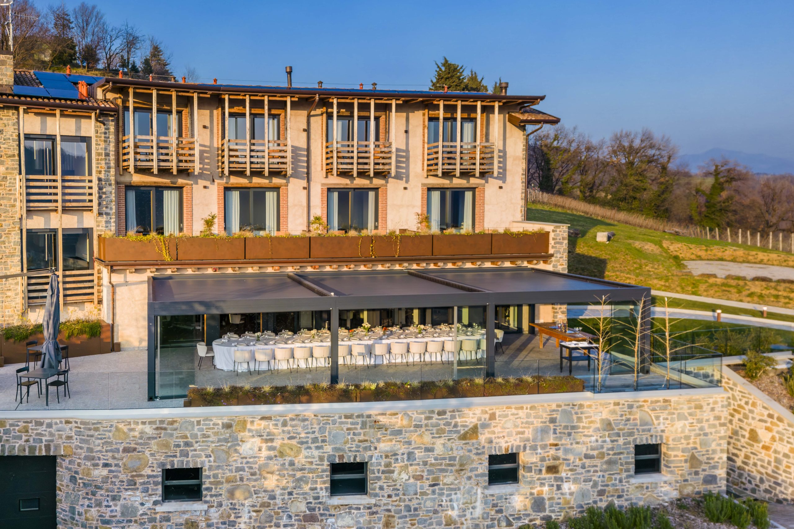Cantina Tellurit con barrique di rovere
