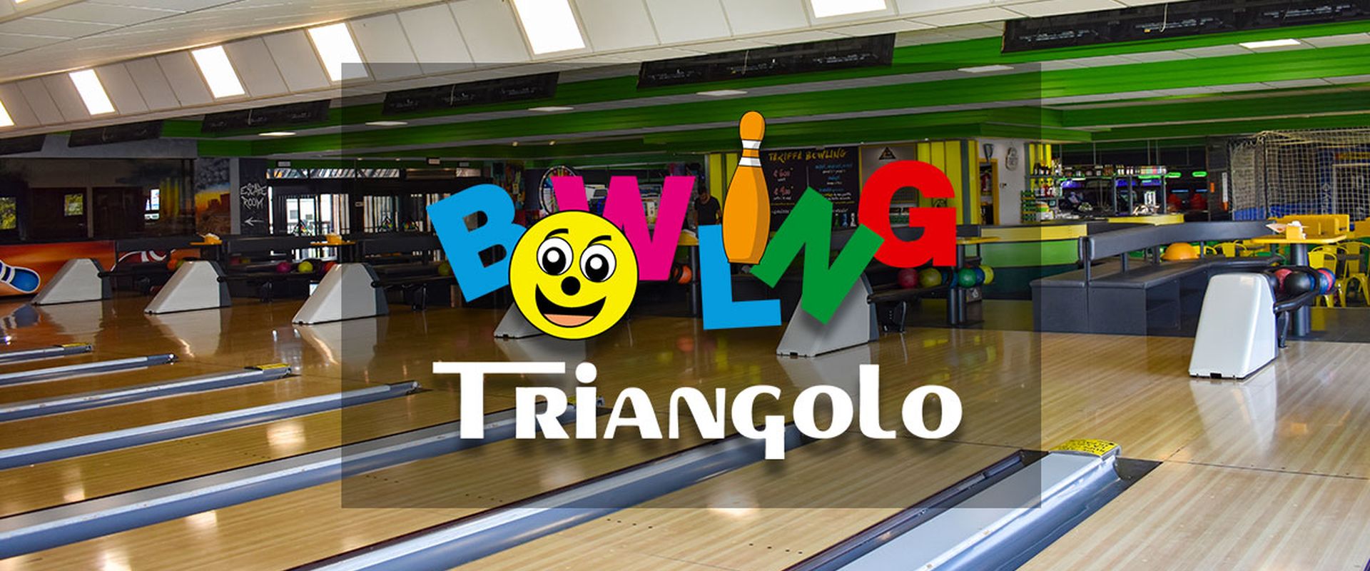 Piste illuminate della sala Bowling Triangolo a Cavernago