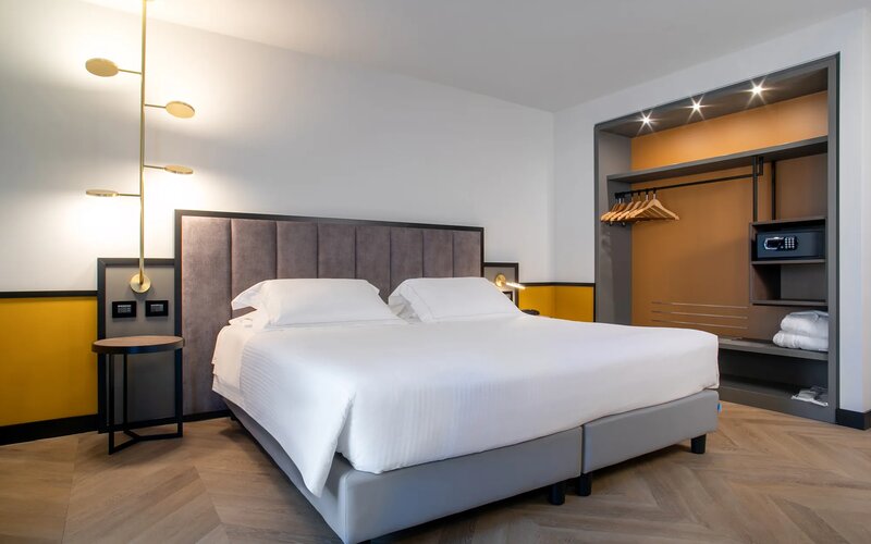 Hotel Cappello d'Oro Bergamo, facciata storica dal 1880 su Viale Papa Giovanni XXIII