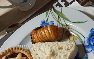 Sala colazioni con buffet abbondante self-service