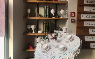 Sala comune e area colazione di IndispArte Suites
