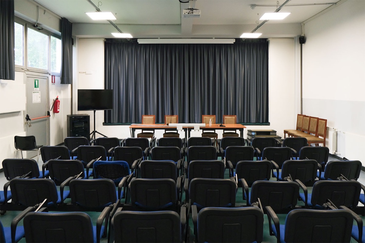 Laboratorio di taglio e cucito dell'Istituto Caniana