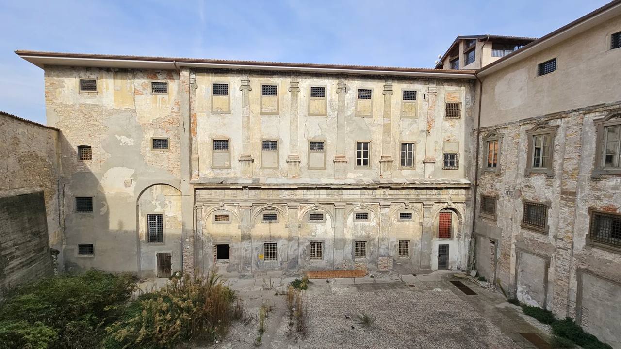 Il cortile interno dell'ex carcere di Sant'Agata in Città Alta a Bergamo