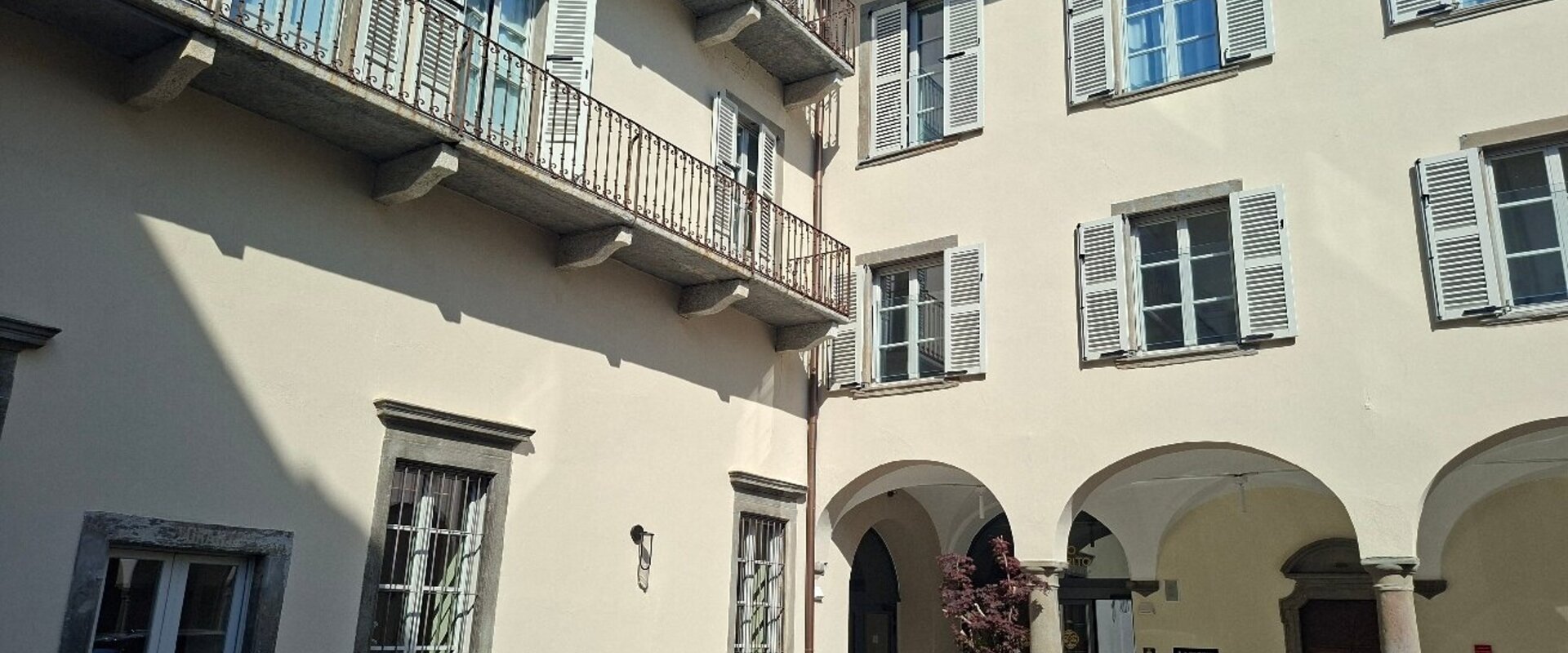 Palazzo Santo Spirito Bergamo, facciata del convento celestino del 1309 in Via Tasso