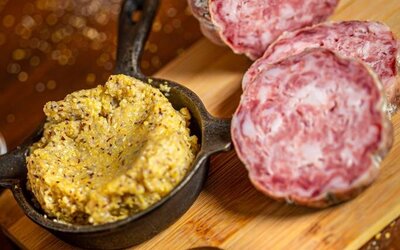 Tagliere di salumi bergamaschi e formaggi della Val Brembana