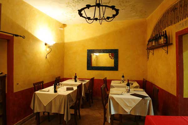 Tavoli esterni su Vicolo Todini e Piazza Santa Croce