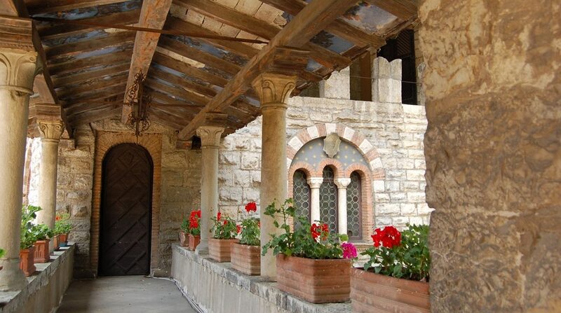 Interno dell'Oratorio Suardi con gli affreschi di Lorenzo Lotto