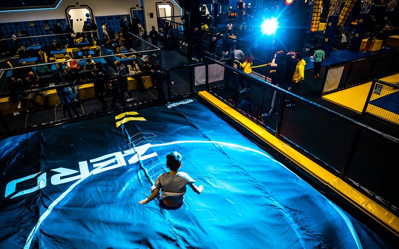 Campo di trampolini elastici di Zero Gravity